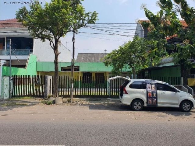 Rumah Raya Tenggilis STRATEGIS NOL JALAN