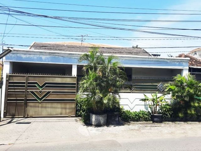 Rumah Pusat kota hadap barat Area strategis buat usaha