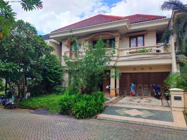 Rumah Laguna Regency Pakuwon City, Full Furnished, Siap Huni eladn