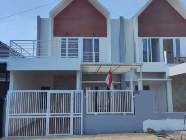 Rumah Dekat UB Dua Lantai di Joyoagung