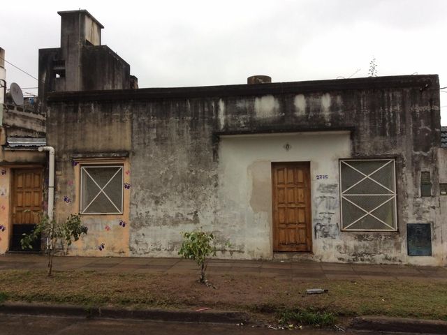 Casa en VENTA en Isidro Casanova (a Reciclar)