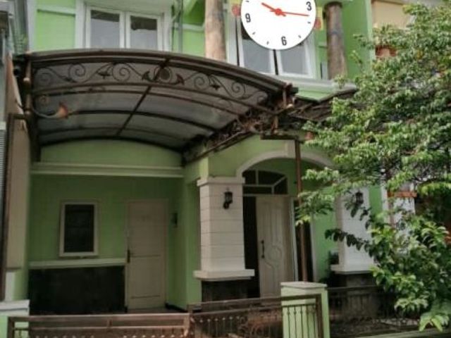 Dijual rumah one gate system di Kebonsari regency A.Yani