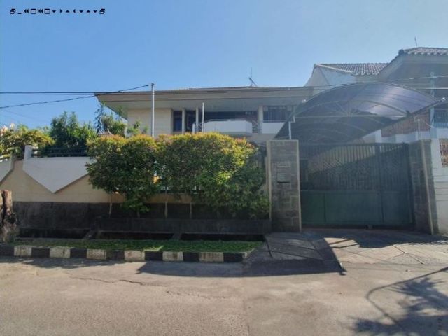 Rumah Manyar Kertoarjo STRATEGIS LANGKA ROW 3 MOBIL