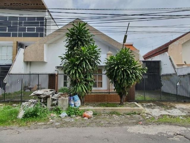 Rumah di Manyar Kertoadi, Strategis Siap Huni
