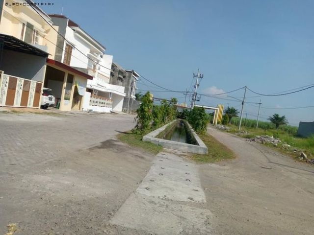 xyoig. Rumah sun garden sidoarjo hadap utara, Strategis