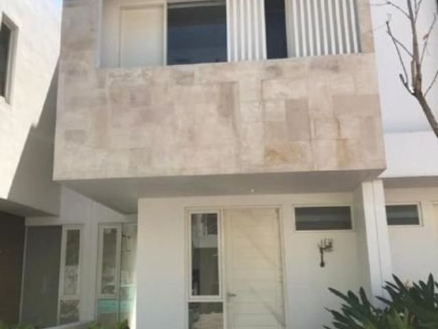 Rumah Dian Istana Cluater Oasia ROW Jalan 2 Mobil Include 2 unit AC