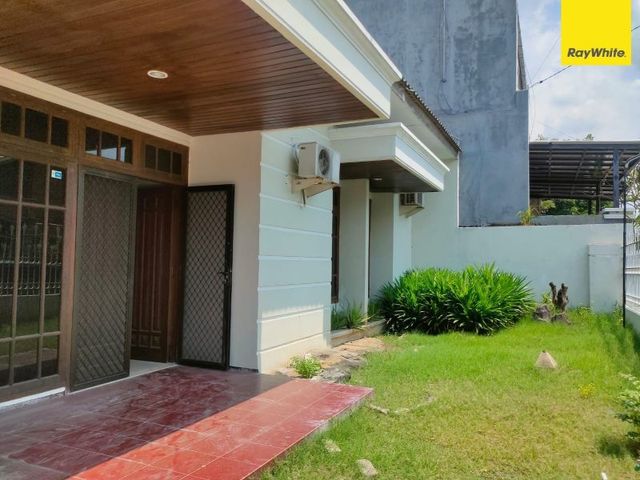Disewakan Rumah Semi Furnish di Darmo Harapan Utara, Surabaya Barat