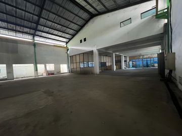 Gudang dijual di Manukan Kulon