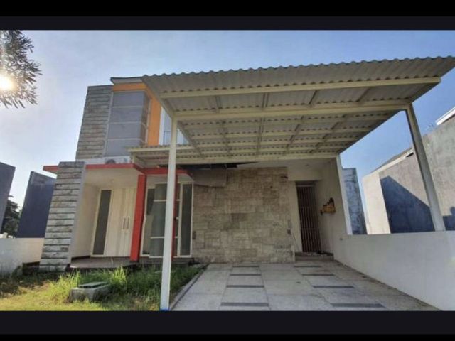 Rumah elegan one gate di Palm Beach pakuwon sby