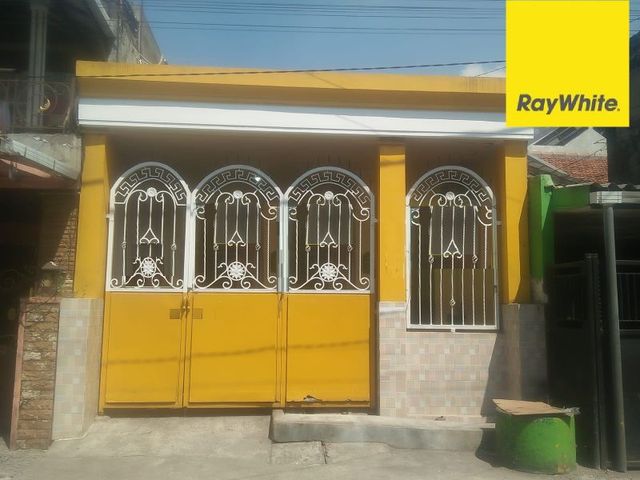 Dijual Rumah Lokasi Di Taman Dupak Baru, Surabaya