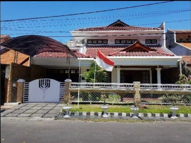 Dijual rumah mewah full furniture rungkut asri Utara Surabaya*