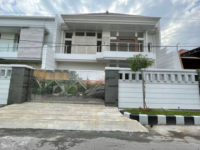 Dijual Rumah 2 Lantai Dharmahusada Indah Barat, Surabaya Timur