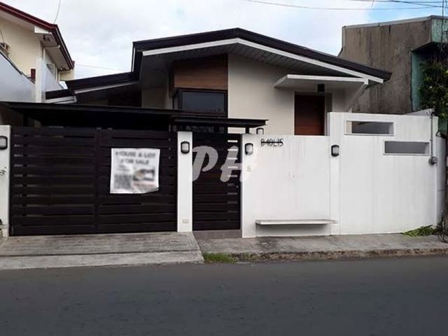 Classy House and Lot in Fairview near Commonwealth AvePH1135