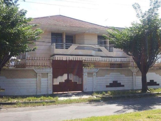 Jual rumah mewah Dharmais husada indah surabaya