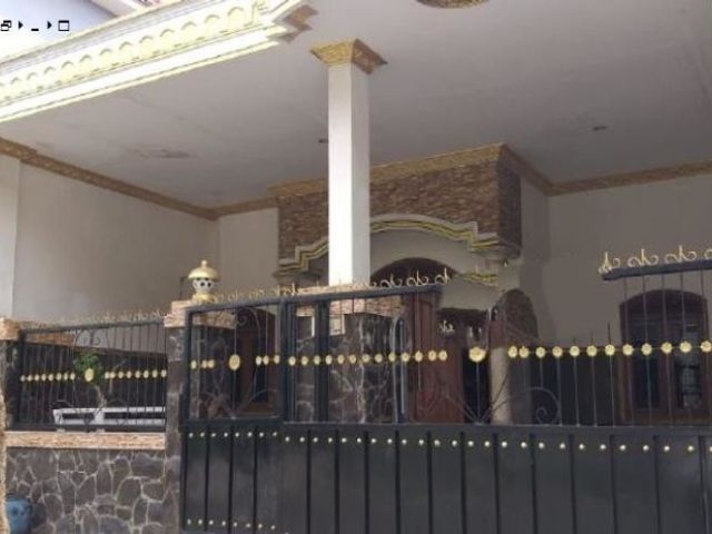 Rumah siap huni di Taman Paris komplek Puri Surya Jaya
