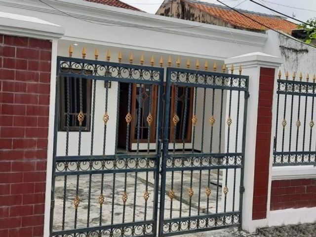 Rumah siap huni dekat ubaya Jl ngagel, Strategis