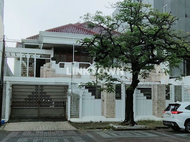 Dijual Rumah Besar dan Lega di Cempaka Pusat Kota Surabaya