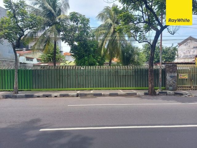 Dijual Rumah Hitung Tanah Strategis di Jalan Arjuna, Surabaya