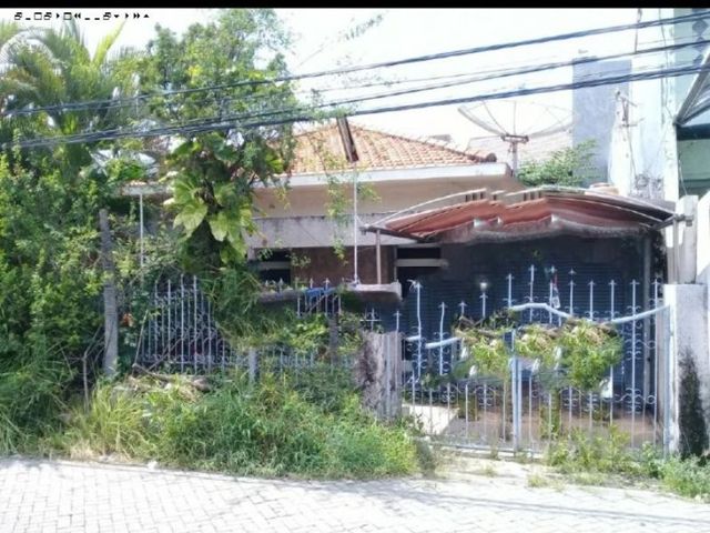 Rumah di Lebak Indah, Strategis, Row 3 Mobil