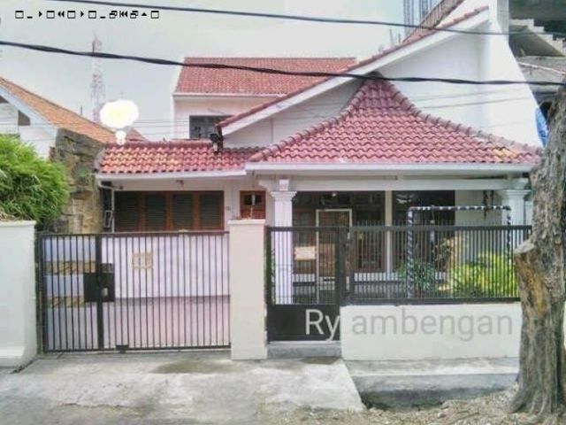 Rumah Raya Ambengan, NOL JALAN STRATEGIS