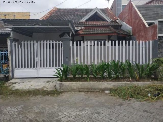 Rumah Wisma Mukti Klampis Anom STRATEGIS