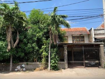 Rumah Jalan Achmad Jais, Strategis