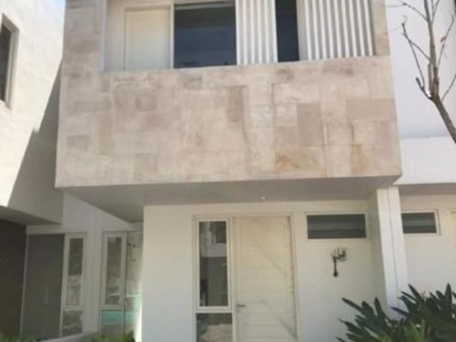 Rumah Dian Istana Cluater Oasia ROW Jalan 2 Mobil Include 2 unit AC