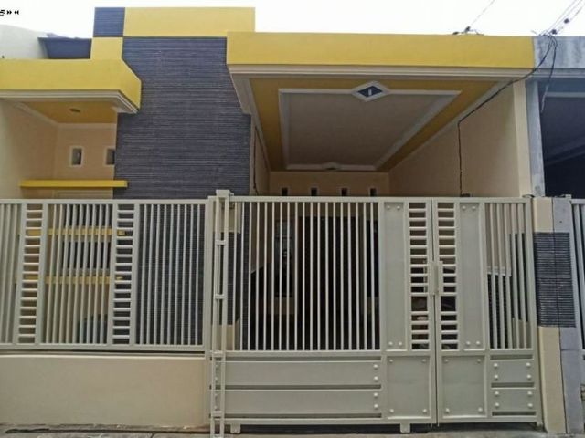 Rumah minimalis siap huni 1.5 lantai di Bronggalan Row jalan 1.5 mobil