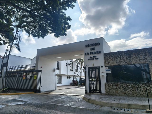 casa en arriendo en urbanización la flora. Cod A9191605