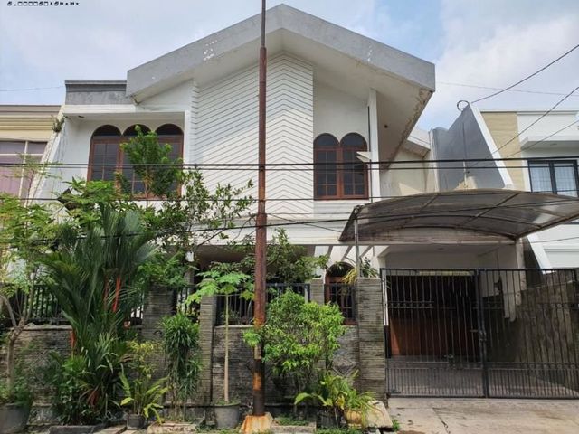 Rumah Dharmahusada Indah Barat STRATEGIS SIAP HUNI MARMER