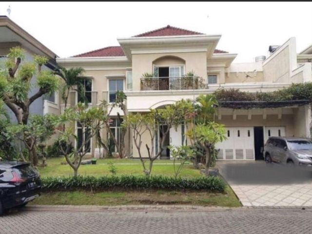 Rumah desain Classic mewah di pakuwon city surabaya