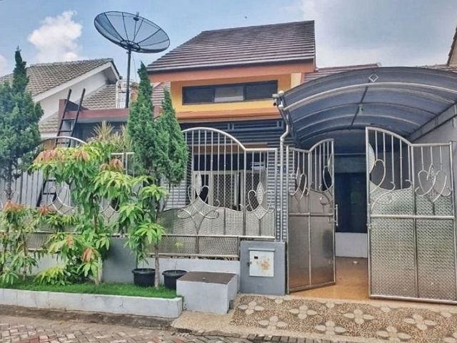 Dijual Rumah view Taman di Pondok Mutiara Sidoarjo