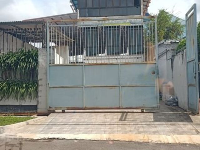 Dijual Cepat Rumah + Gudang Lokasi di Jalan Kupang Indah, Surabaya