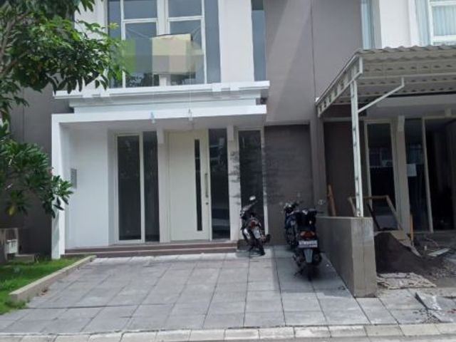 rumah Minimalis,siap huni Citraland Green lake Hadap timur
