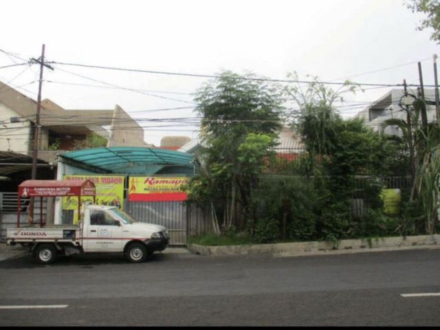 Rumah komersial area di raya Kupang baru Surabaya
