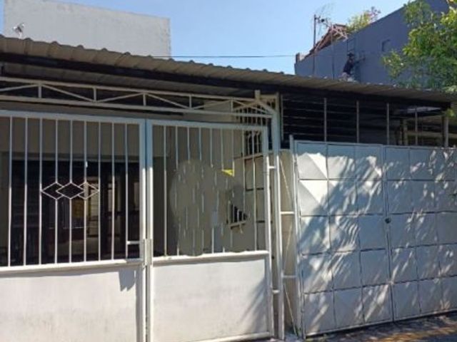 rumah di Mulyosari Tengah Hadap Utara, Strategis