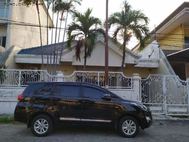 Rumah Dharmahusada Indah Barat, Hadap Timur