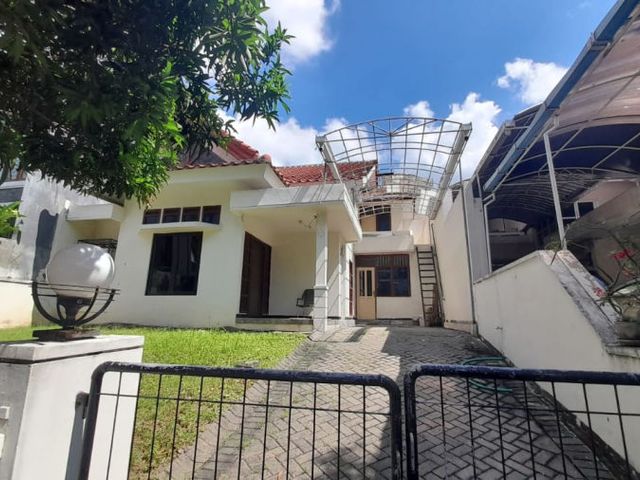 Rumah Disewakan Taman Internasional Village Surabaya KT