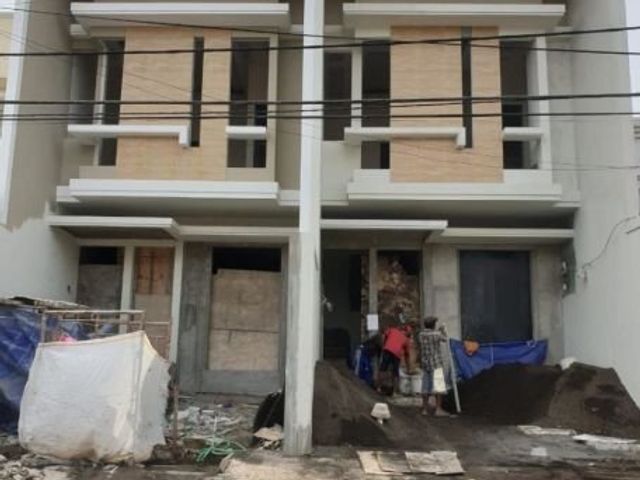 Rumah NGINDEN INTAN BARU GRESS, MINIMALIS Hadap Selatan (Favorit, Dingin)