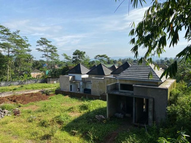 Rumah Cantik Terawat, 2 Lantai, Siap Huni, Posisi Hook, Jual Cepat BU