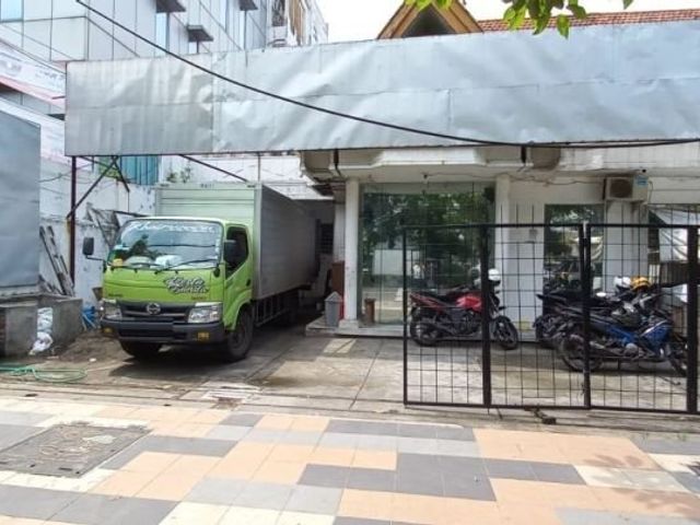 Dijual Rumah Usaha Pusat Kota di Raya Diponegoro, Surabaya