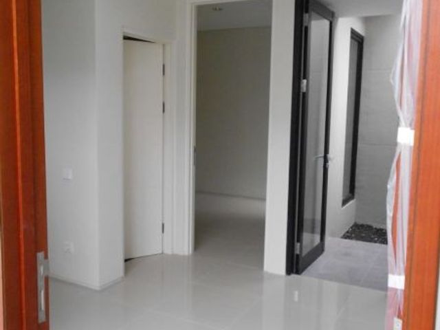 Di sewakan murah rumah siap huni citraland surabaya