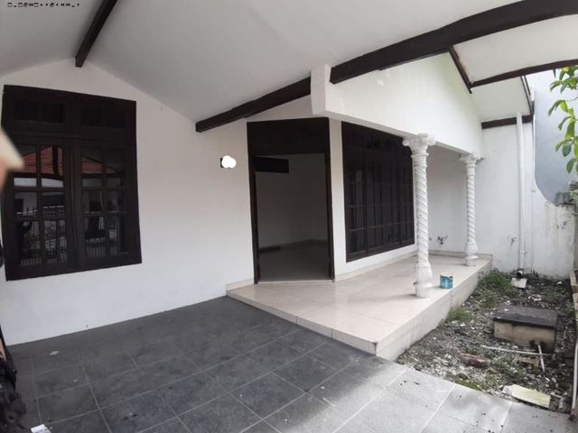Rumah Barata Jaya Surabaya bebas banjir security 24 jam
