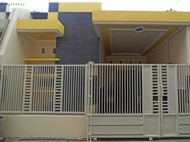Rumah minimalis siap huni 1.5 lantai di Bronggalan Hadap Timur