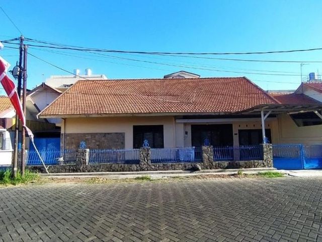 Disewakan Rumah+ gudang di Ngagel jaya selatan Surabaya