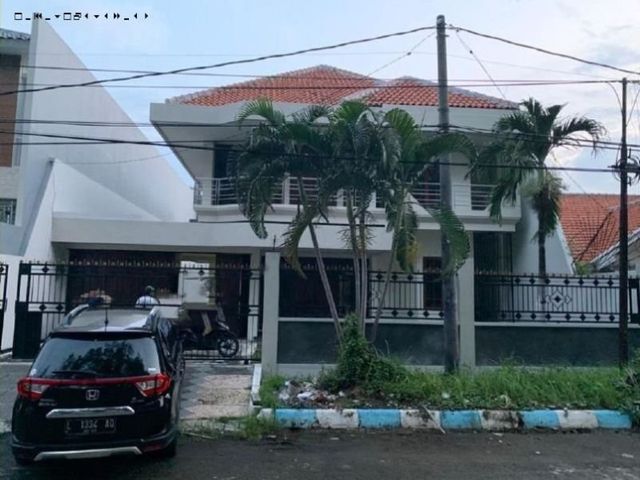 Rumah Mewah di Nginden, Row jalan 12 m