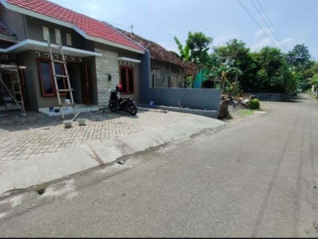 Rumah minimalis modern baru dekat pusat kota Jogja
