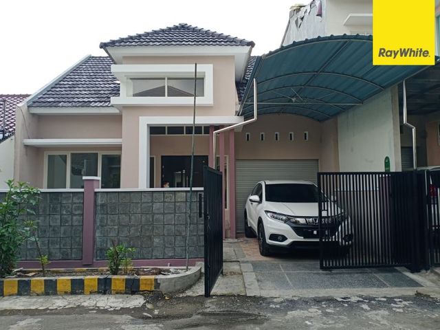 Disewakan Rumah Bangunan 2 Lantai Lokasi Di Semolowaru Timur, Surabaya