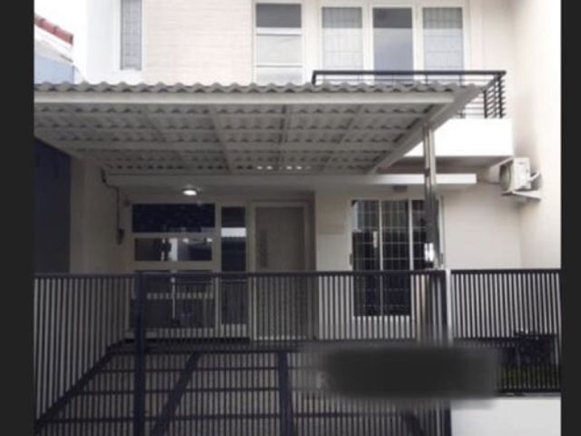 Rumah minimalis 2 lantai di griya asri Pakuwon City sby