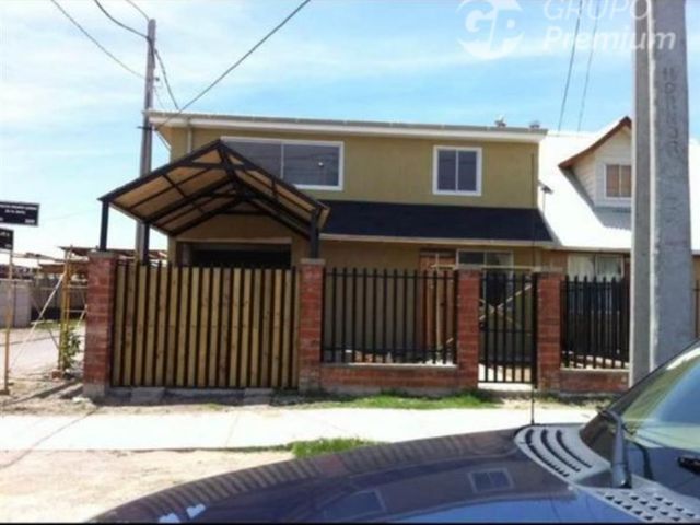 Casa en venta de 4 dorm. en Molina